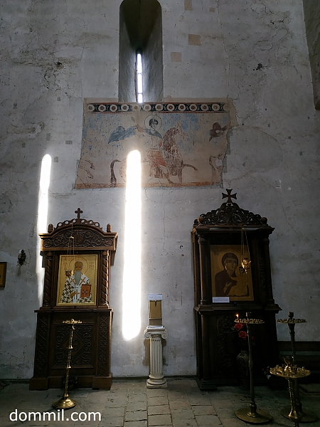 В храме крепости Ананури