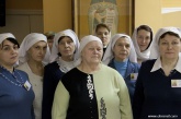 Сестры милосердия "Желтого креста" помогают пожилым и инвалидам: приносят лекарства и продукты, готовят еду, помогают в уборке, сопровождают в храм и к врачу